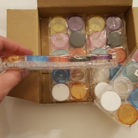 Cosmetic containers - Picture 2 of 5